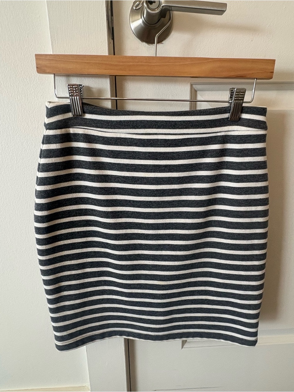 Sanctuary Gray & White Striped Mini Skirt - Size Small